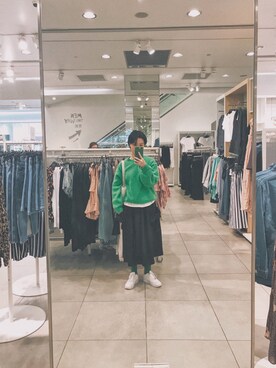 「H&M（エイチ・アンド・エム）のアイテム（ニット/セーター、グリーン系）」を使った、Wendylikescandyさん（レディース・160cm）の春コーディネート