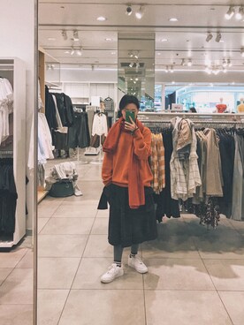 「asics vintageのアイテム（ニット/セーター、オレンジ系）」を使った、Wendylikescandyさん（レディース・160cm）の春コーディネート