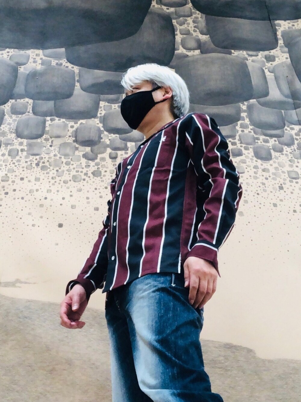 その他のシャツ/ブラウス、ブルー系のデニムパンツを着用したメンズの春コーディネートの1枚目の写真