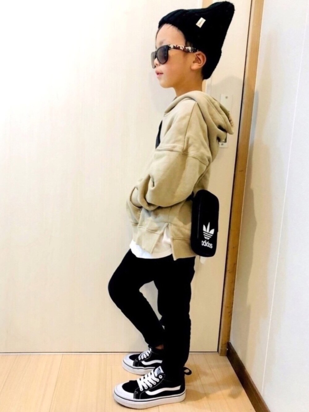 「真似っ子コーデ、リンクコーデ、男の子、キッズファッション、VANS、パーカー、5歳、ankoちゃん❤️」｜「devirockのスウェットレイヤード長袖プルパーカー（パーカー、ベージュ系）」を使った、aaoshanさん（キッズ・110cm）の秋コーディネートの1枚目の写真