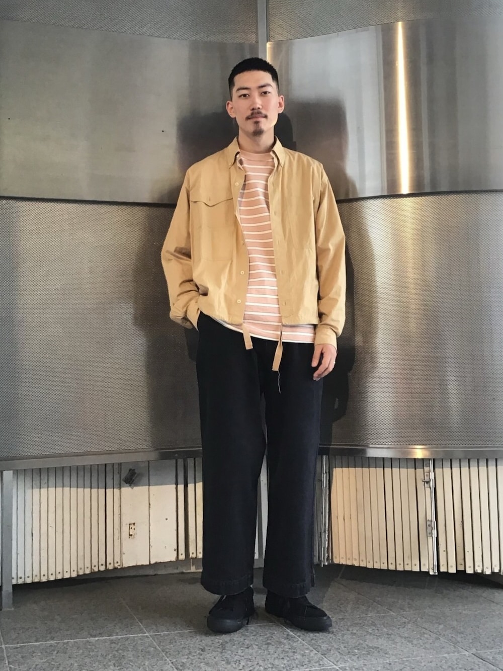 「シンプル、夏、大人カジュアル、カジュアルコーデ、ストリート、ストリートMIX、ストリートコーデ、ストリート系、ストリートファッション」｜「unfilのアイテム（シャツ/ブラウス、ベージュ系）」を使った、takukatsukawaさん（メンズ・177cm）の春コーディネートの1枚目の写真