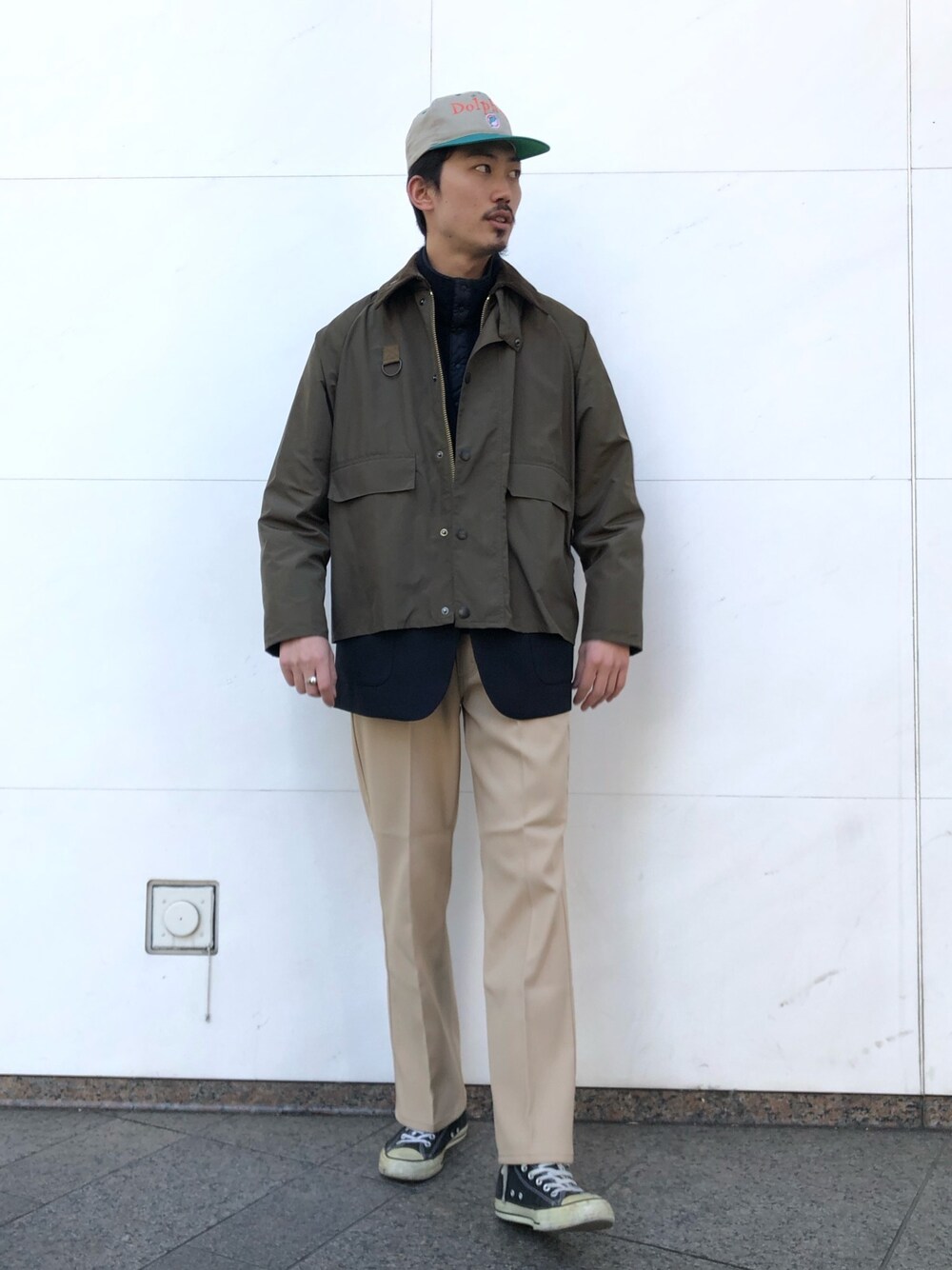 「私の推しブランド、バブアー、バブアースペイ、バブアートランスポート、アウター、スプリングアウター、ブルゾン、カーキ、カーキアウター、スタプレ」｜「バブアーのアイテム（ナイロンジャケット、その他）」を使った、takukatsukawaさん（メンズ・177cm）の冬コーディネートの1枚目の写真