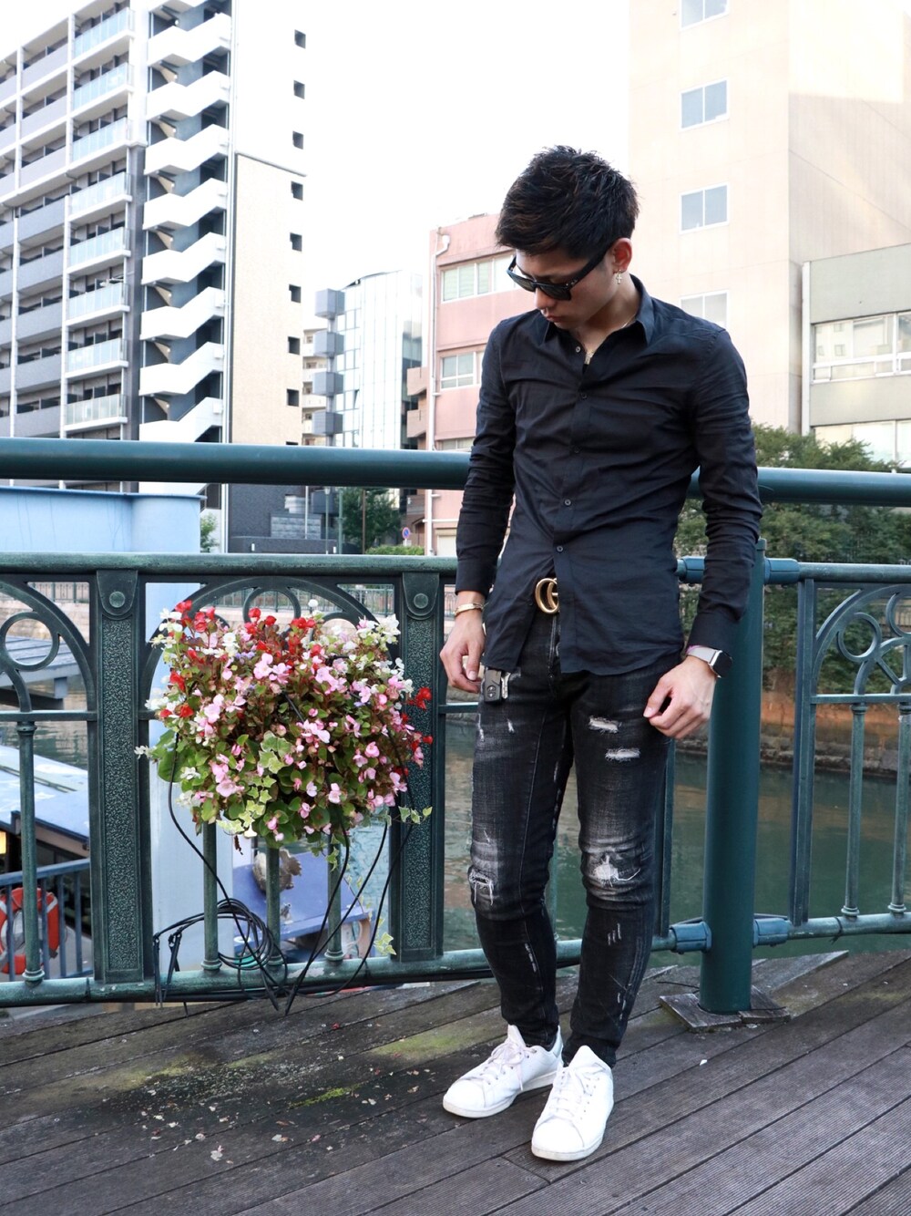 「ootd、シンプルコーデ、H&M、アディダス、GUCCI、UR、おしゃれさんと繋がりたい、キレイめ、ブラックコーデ、ファッション」｜「H&Mのアイテム（シャツ/ブラウス、ブラック系）」を使った、🌺ハリュー🌺服部隆乃佑さん（メンズ・175cm）の夏コーディネートの1枚目の写真