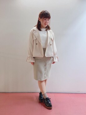 「レースブラウス」｜「アイテム（トレンチコート）」を使った、マジェスティックレゴンHEPFIVE店スタッフさん（レディース・155cm）の春コーディネート