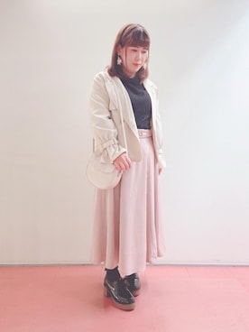 「レースブラウス」｜「アイテム（トレンチコート）」を使った、マジェスティックレゴンHEPFIVE店スタッフさん（レディース・155cm）の春コーディネート