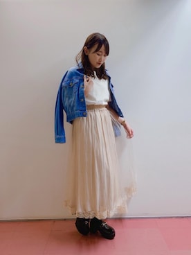 「大学生コーデ」｜「アイテム（デニムジャケット）」を使った、マジェスティックレゴンHEPFIVE店スタッフさん（レディース・155cm）の春コーディネート