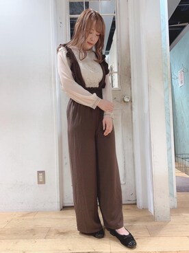「双子コーデ」｜「アイテム（サロペット/オーバーオール）」を使った、マジェスティックレゴンHEPFIVE店スタッフさん（レディース・155cm）の秋コーディネート