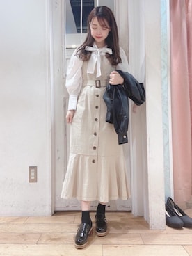 「ボウタイブラウス」｜「アイテム（ライダースジャケット）」を使った、マジェスティックレゴンHEPFIVE店スタッフさん（レディース・155cm）の冬コーディネート