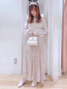 「フェミニンコーデ」｜「アイテム（スウェット）」を使った、マジェスティックレゴンHEPFIVE店スタッフさん（レディース・155cm）の冬コーディネート