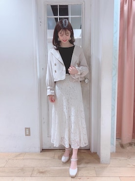 「アイボリー」｜「アイテム（トレンチコート）」を使った、マジェスティックレゴンHEPFIVE店スタッフさん（レディース・164cm）の冬コーディネート