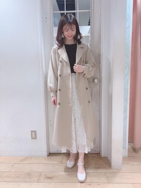 「アイボリー」｜「アイテム（トレンチコート）」を使った、マジェスティックレゴンHEPFIVE店スタッフさん（レディース・164cm）の冬コーディネート