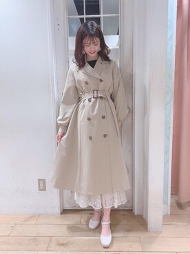 「アイボリー」｜「アイテム（トレンチコート）」を使った、マジェスティックレゴンHEPFIVE店スタッフさん（レディース・164cm）の冬コーディネート