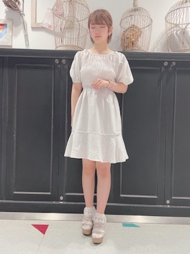 「MAJESTIC LEGON（マジェスティックレゴン）のガーリーフラワーミニワンピ（ワンピース）」を使った、マジェスティックレゴンHEPFIVE店スタッフさん（レディース・152cm）の春コーディネート