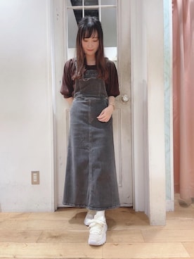 「でにむ」｜「アイテム（ジャンパースカート）」を使った、マジェスティックレゴンHEPFIVE店スタッフさん（レディース・155cm）の秋コーディネート