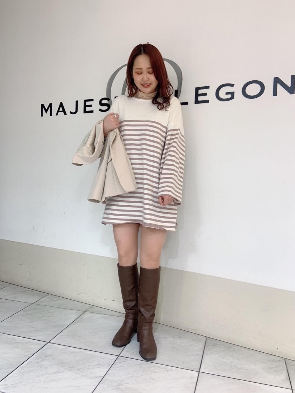 「デート、人気、MAJESTIC LEGON、マジェスティックレゴン、オトナカワイイ、残りわずか、オススメ、新作🤭」｜「MAJESTIC LEGONの美脚ロングブーツ（ブーツ、ブラウン系）」を使った、マジェスティックレゴンHEPFIVE店スタッフさん（レディース・158cm）の春コーディネートの1枚目の写真
