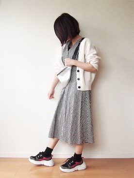 「アイテム（ボディバッグ/ウエストポーチ、シルバー系）」を使った、MUNさん（レディース・159cm）の春コーディネート