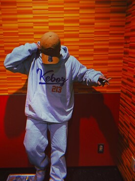 「kebozのアイテム（パーカー、グレー系）」を使った、しゅんすけさん（メンズ・175cm）の春コーディネート