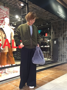 「BEAUTY&YOUTH UNITED ARROWS（ビューティーアンドユースユナイテッドアローズ）のBY ∴ シンサレート MA-1（ミリタリージャケット、グリーン系）」を使った、Mariko Ishinoさん（レディース・167cm）の冬コーディネート