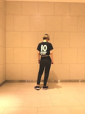 「TENBOXのアイテム（Tシャツ/カットソー、ブラック系）」を使った、Mariko Ishinoさん（レディース・167cm）の春コーディネート