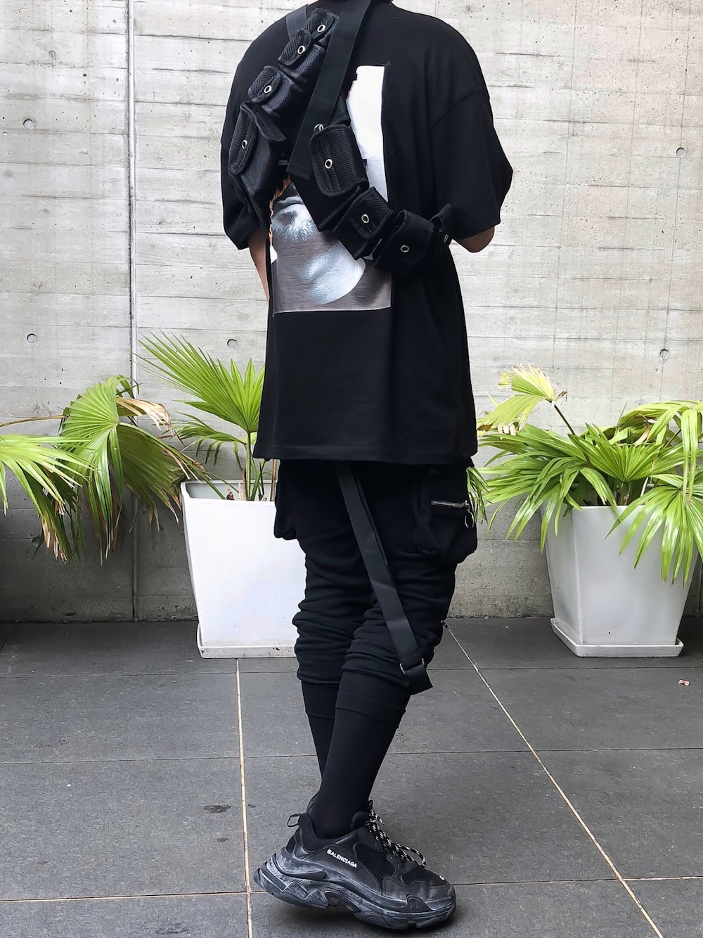 「おしゃれさんと繋がりたい、大人カジュアル、今日のコーデ、シンプル、カジュアルコーデ、ootd、ブラック、ビッグT、スキニー、半袖シャツ」｜「masternumberのアイテム（Tシャツ/カットソー、ブラック系）」を使った、👻さん（メンズ・270cm）の夏コーディネートの1枚目の写真