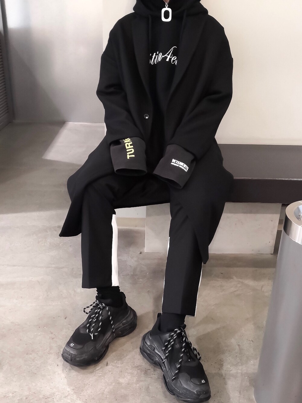 VETEMENTSのトレンチコートを使った人気ファッションコーディネート - WEAR