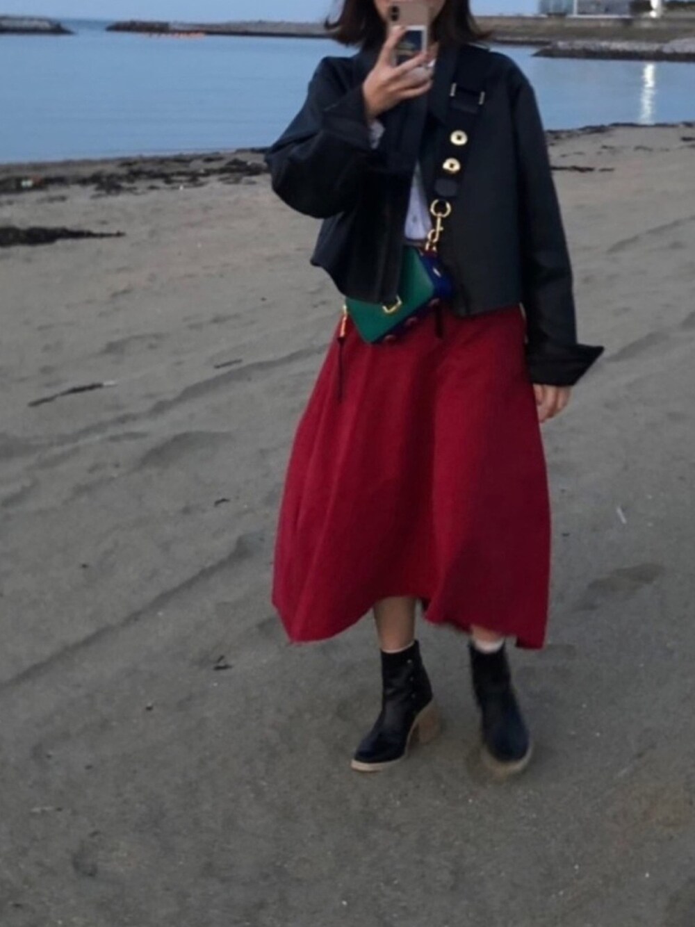 「冬の海」｜「STYLENANDAのアイテム（ライダースジャケット、ブラック系）」を使った、rottsoさん（レディース・158cm）の春コーディネートの1枚目の写真