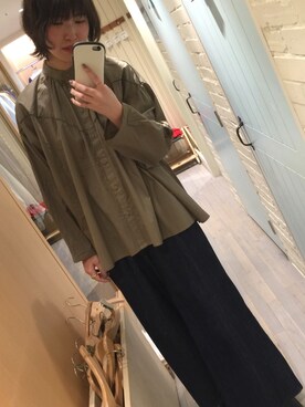 「Kastane（カスタネ）のアイテム（シャツ/ブラウス）」を使った、三原 未央さん（レディース・171cm）の春コーディネート