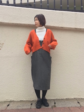 「アイテム（カーディガン/ボレロ、オレンジ系）」を使った、三原 未央さん（レディース・171cm）の冬コーディネート