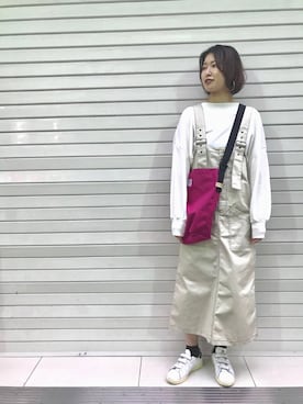 「アイテム（ジャンパースカート）」を使った、三原 未央さん（レディース・171cm）の春コーディネート