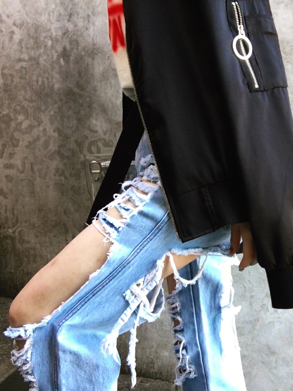 「ootd、outfit、denim、デニム、MA-1、LHP、白Tシャツ、アウター、ストリート、summer」｜「pony stoneのアイテム（デニムパンツ、ブルー系）」を使った、Ｋａｒｅｎさん（レディース・164cm）の春コーディネートの1枚目の写真