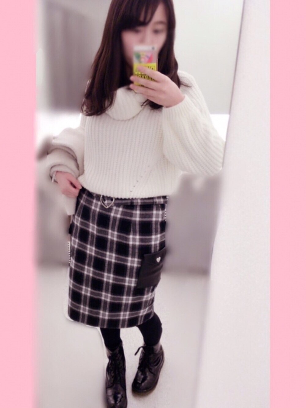 「Aymmy in the batty girls、瀬戸あゆみ、白ニット、モノクロ」｜「ニットのアイテム（ニット/セーター、ホワイト系）」を使った、Kanaさん（レディース・161cm）の冬コーディネートの1枚目の写真