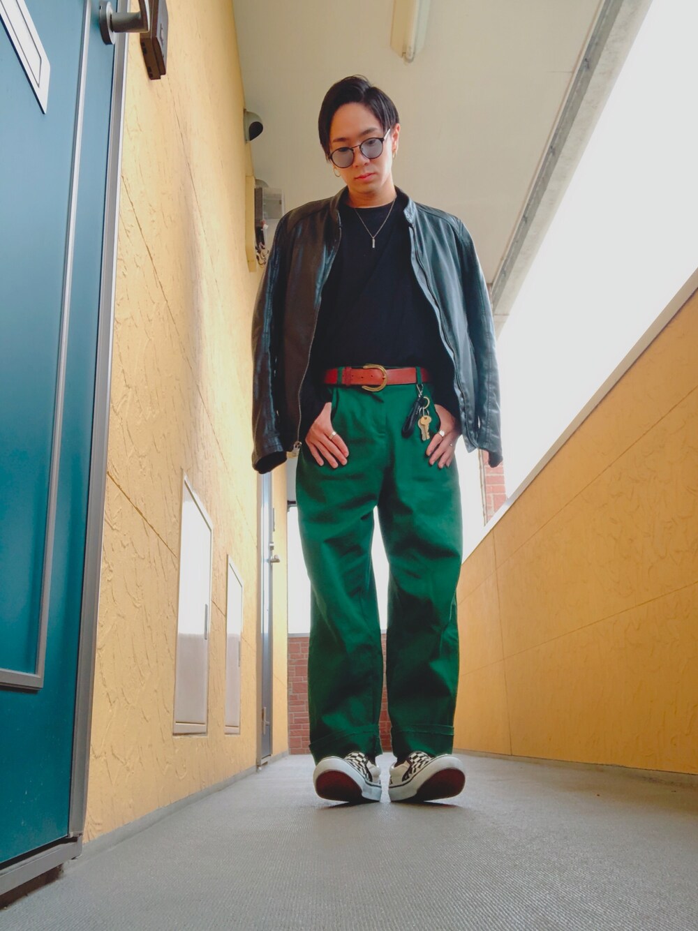 「ブラック、ライダース、ワイドパンツ、タックイン、羽織り、ZARA、GU、Chaos、VANS、いいね、save、フォローお願いします🤑」｜「SENSE OF PLACE by URBAN RESEARCHのボストンサングラス（サングラス、ブルー系）」を使った、ＳＨＯＹＡさん（メンズ・170cm）の秋コーディネートの1枚目の写真