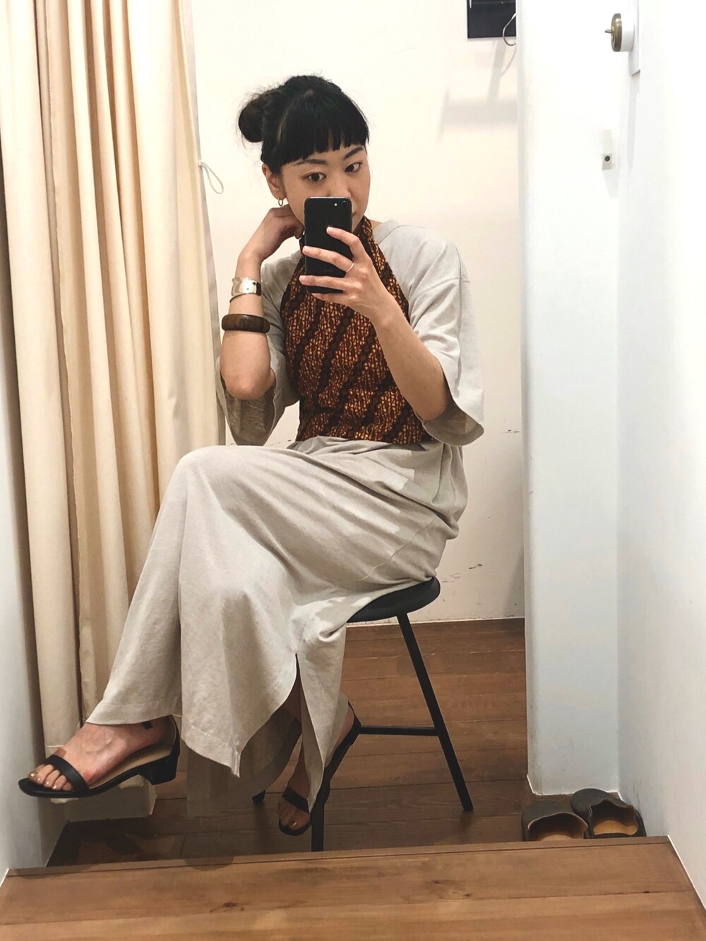 「siiwa、アーバンリサーチドアーズ、URBAN RESEARCH DOORS、リネン、ワンピース、バティック柄」｜「siiwaのsiiwa　リネンエステルスキッパーワンピース（ワンピース、ベージュ系）」を使った、うめさん（レディース・160cm）の夏コーディネートの1枚目の写真