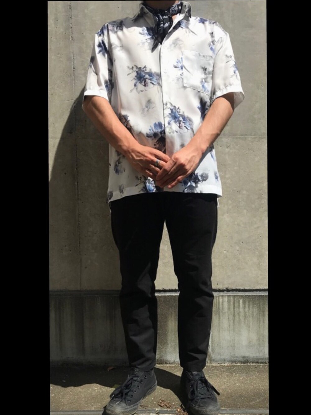 「おしゃれさんと繋がりたい、春夏コーデ、今日のコーデ、夏コーデ」｜「STUDIOUSの【STUDIOUS】NEWダークフラワービッグシルエットシャツ（シャツ/ブラウス、ホワイト系）」を使った、トシィ🦉さん（メンズ・165cm）の春コーディネートの1枚目の写真