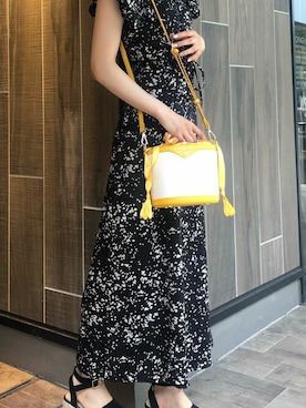 「イエローバッグ」｜「アイテム（バッグ）」を使った、SAMANTHAVEGAShopStaffさん（レディース・160cm）の夏コーディネート