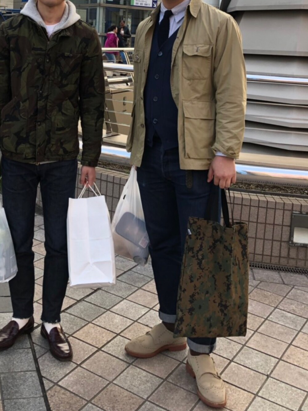 「休日スタイル、春コーデ、サファリ、ジーンズ」｜「Kaptain Sunshineのアイテム（ブルゾン、ベージュ系）」を使った、TAKさん（メンズ・180cm）の春コーディネートの1枚目の写真