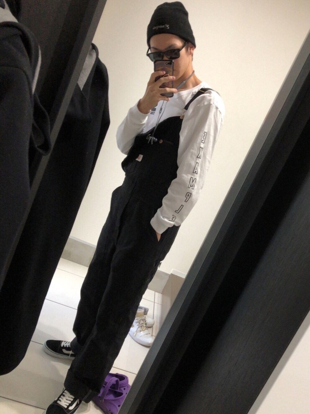 「example、ストリート服が好き、秋コーデ、スニーカー、オーバーオール、VANS」｜「EXAMPLEのアイテム（Tシャツ/カットソー、ホワイト系）」を使った、KAI:Yさん（メンズ・173cm）の秋コーディネートの1枚目の写真