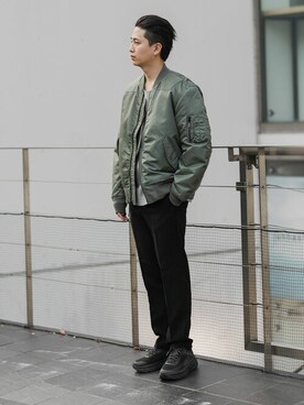 「サコッシュ」｜「アイテム（MA-1）」を使った、aoiさん（メンズ・175cm）の秋コーディネート