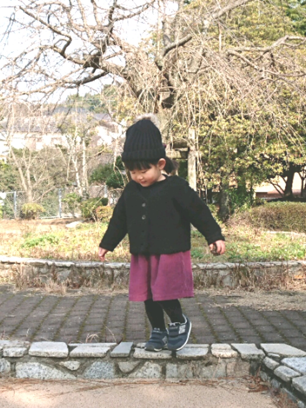「チャオパニックティピー(CIAOPANIC TYPY)、ZARA KIDS、サロペット、アウター」｜「CIAOPANIC TYPYのアイテム（ジャケット/アウター、ブラック系）」を使った、ameameさん（キッズ・90cm）の冬コーディネートの1枚目の写真