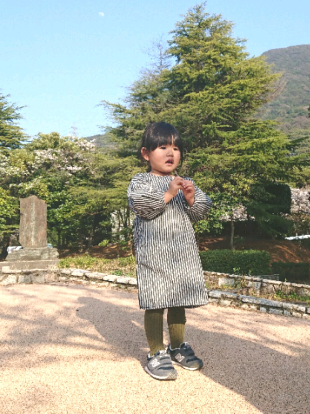 「ワンピース、韓国子供服」｜「韓国子供服のアイテム（ワンピース/ドレス、グレー系）」を使った、ameameさん（キッズ・90cm）の春コーディネートの1枚目の写真