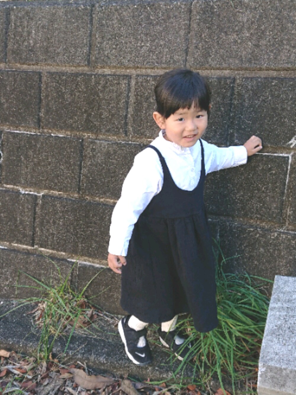 「面接、韓国子供服、ワンピース、NIKE」｜「韓国子供服のアイテム（ワンピース/ドレス、ブラック系）」を使った、ameameさん（キッズ・90cm）の秋コーディネートの1枚目の写真