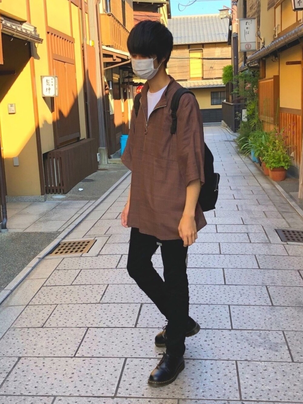 「ハーフジップ、チェック柄、黒スキニー、UNIQLO、HARE、黒リュック、夏コーデ、シンプル、ドクターマーチン」｜「PORTERのPORTER /ポーター: SMOKY DAY PACK / バックパック（バックパック/リュック、ブラック系）」を使った、LUNAさん（メンズ・179cm）の夏コーディネートの1枚目の写真