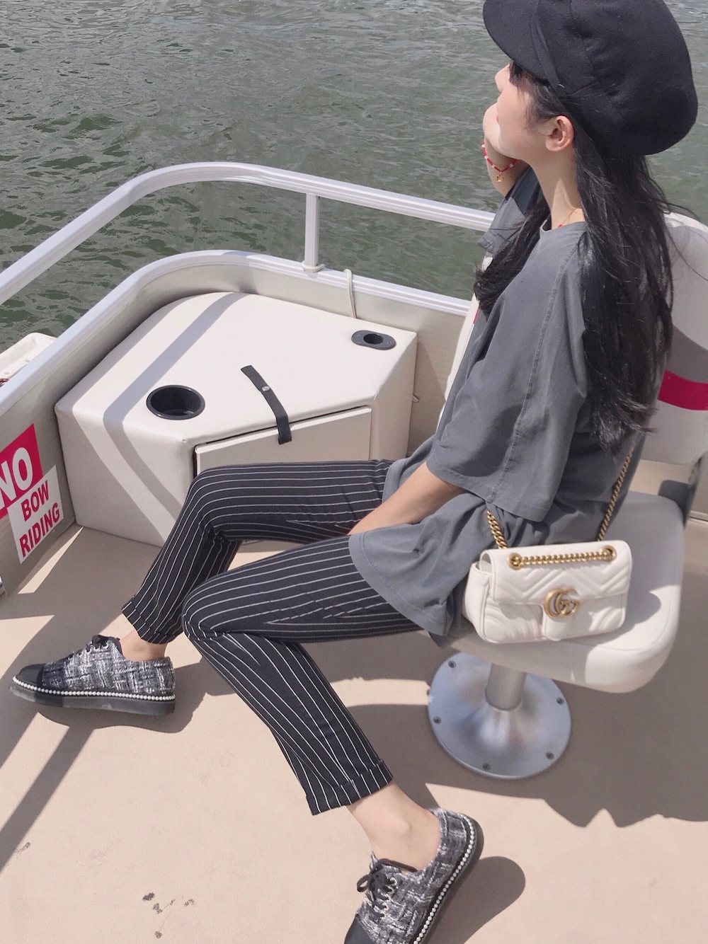 【カジュアルコーデに＊】CHANEL スニーカー グレー CHANELのスニーカー（グレー系）を使った人気ファッション