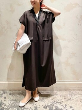 「BEARDSLEY（ビアズリー）の配色Vネックワンピース（ワンピース、グレー系）」を使った、katoさん（レディース・154cm）の夏コーディネート