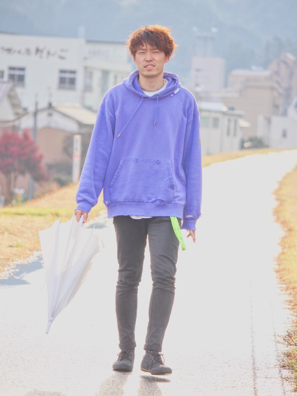 「jieda、パーカーコーデ」｜「Jiedaのアイテム（パーカー、パープル系）」を使った、KCさん（メンズ・180cm）の冬コーディネートの1枚目の写真