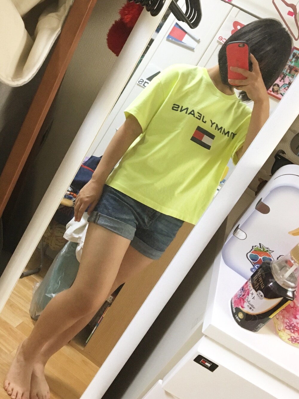 「夏コーデ、カジュアルコーデ、TOMMY HILFIGER、Tシャツ、デニム」｜「tommy jeansのアイテム（Tシャツ/カットソー、イエロー系）」を使った、まなさん（レディース・161cm）の夏コーディネートの1枚目の写真