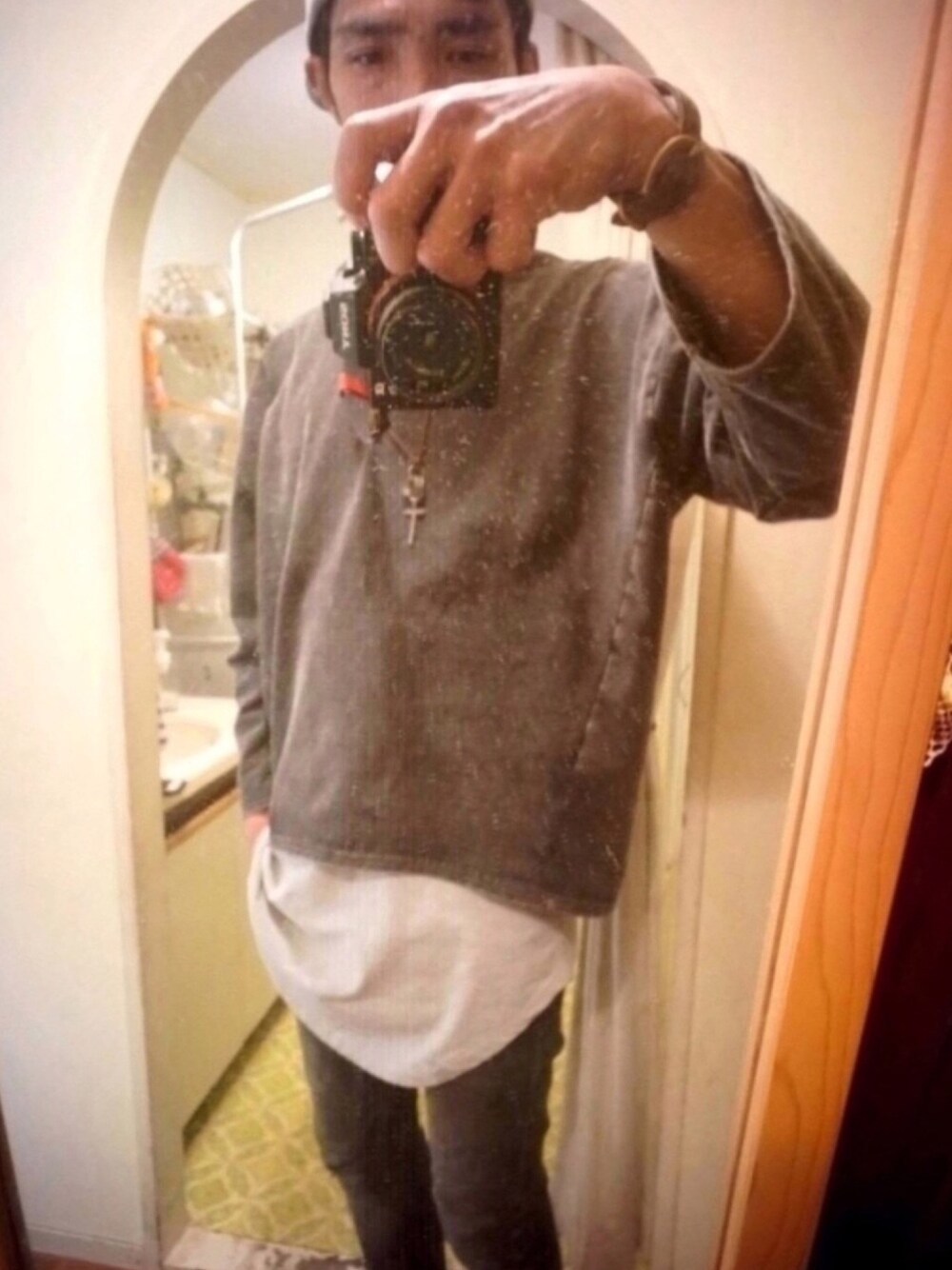 「モノトーン、SONY、カメラ」｜「adidasのadidasアディダス pure boost zg mesh ピュアブーストＺＧＭｅｓｈ BB3912 16FA CH GREY/SLV（スニーカー、グレー系）」を使った、おにいちゃんさん（メンズ・175cm）の秋コーディネートの1枚目の写真