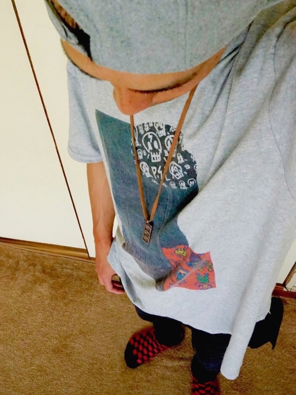 「Hysteric Glamour、しまむら、PRIMAL SCREAM」｜「HYSTERIC GLAMOURのアイテム（Tシャツ/カットソー、グレー系）」を使った、おにいちゃんさん（メンズ・174cm）の春コーディネートの1枚目の写真