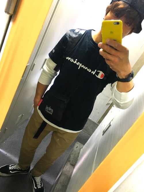 Tsuguo Kawahara使用「Champion（WEGO/Champion ロゴプリントTシャツ）」的時尚穿搭