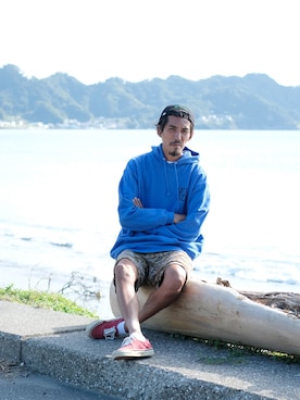 「サーフィン」｜「アイテム（帽子）」を使った、Takamitsu Yagiさん（メンズ・181cm）の秋コーディネート
